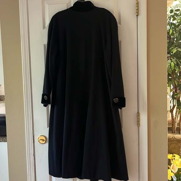 Gorgeous vintage wool blend blk coat sz 10 velvet collar and coff - Picture 4 of 5